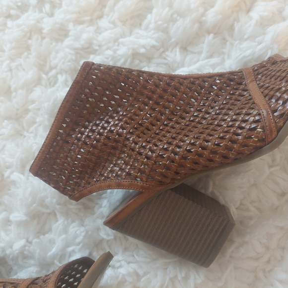 Indigo Rd block heels/sandals ~ Size 10M - Picture 8 of 10